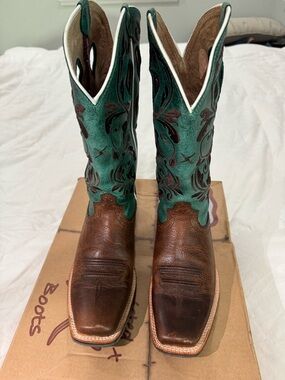 Twisted X Brown Leather Western Boots with White Accent